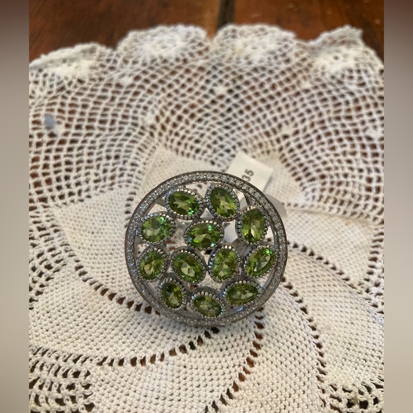 *SPRING SALE* Faceted Peridot and CZ Ring NWT sz 8 SS GORGEOUS - Picture 5 of 7